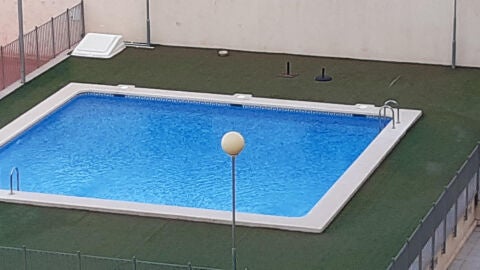 Piscina de una urbanizaci&oacute;n 