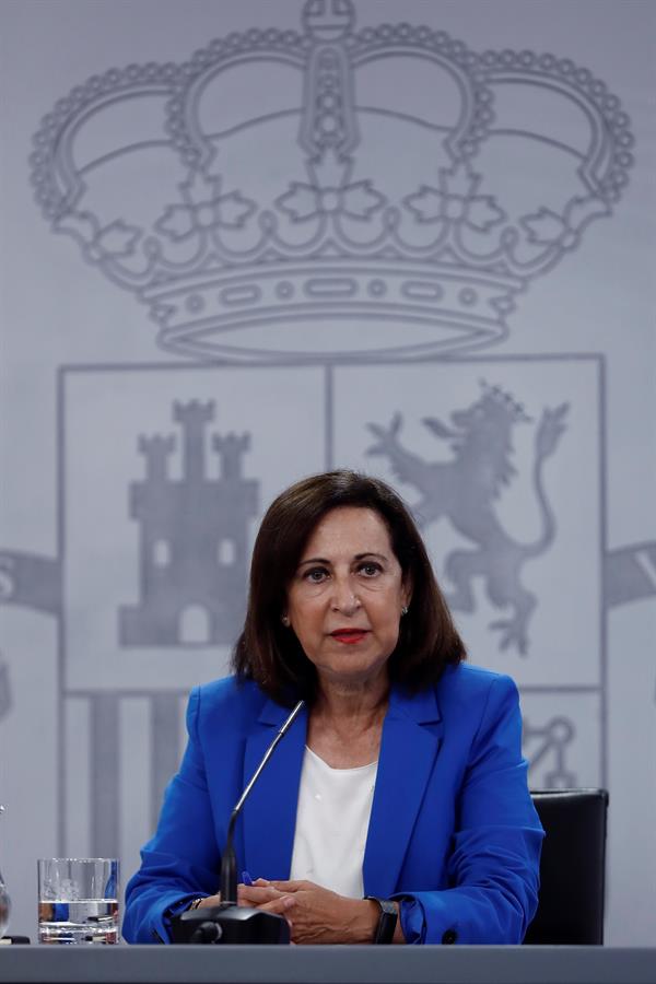 Margarita Robles defiende la labor de Fernando Simón: "Es una persona absolutamente entregada" Margarita Robles defiende la labor de Fernando Simón: "Es una persona absolutamente entregada"