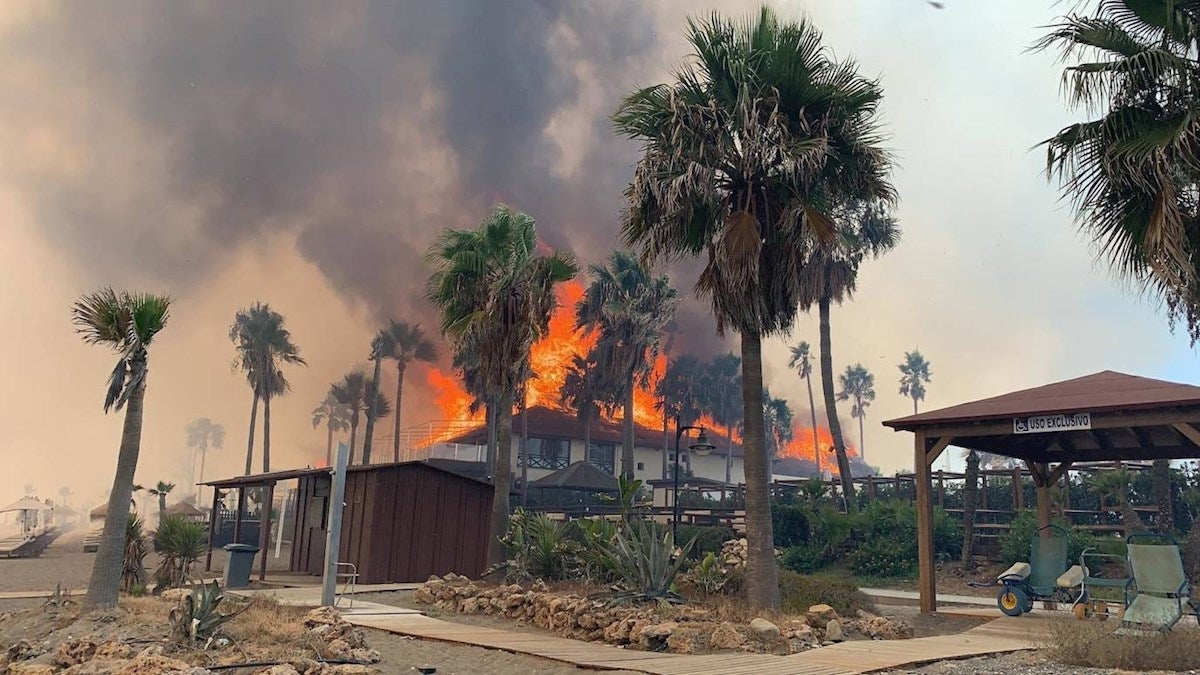 La policía sospecha que el incendio de Estepona pudo ser intencionado La policía sospecha que el incendio de Estepona pudo ser intencionado