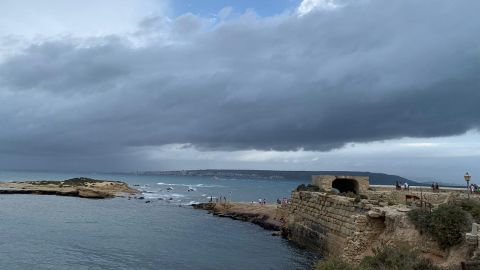 Vista de cielo nuboso desde Isla de Tabarca.