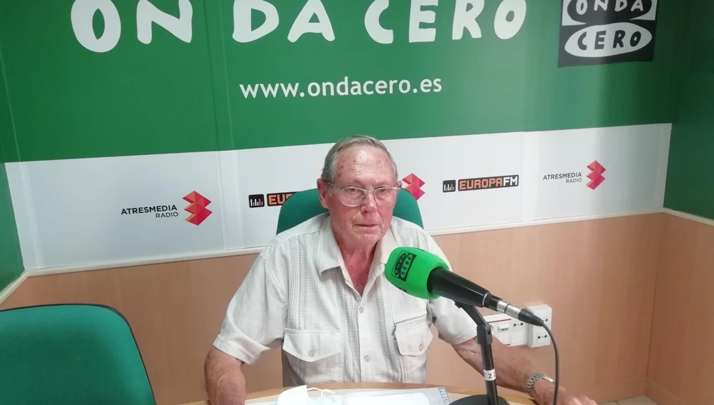 Pascual Román en el estudio de Onda Cero Elche. Pascual Román en el estudio de Onda Cero Elche.