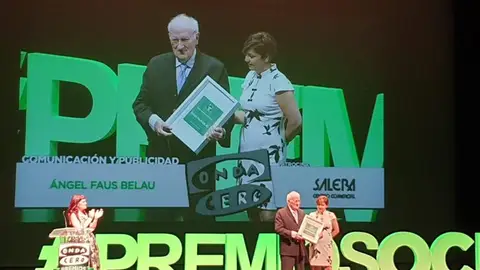 El profesor recogió en 2019 el Premio Onda Cero de la Comunicación Ängel Faus