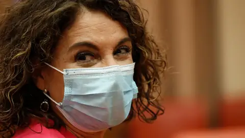 La ministra de Hacienda comparece en comisión parlamentaria La ministra de Hacienda comparece en comisión parlamentaria