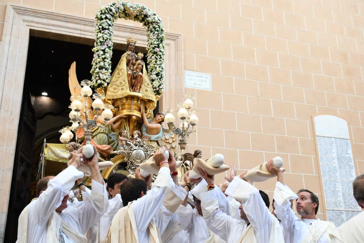 Vila-real organitza una baixà de la patrona amb vehicle Vila-real organitza una baixà de la patrona amb vehicle