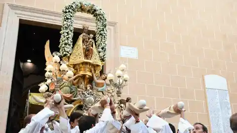 La imatge de la Mare de Déu no es podrà dur a coll dels "portadors". L´Ajuntament de Vila-real ha preparat una programación religiosa i amb les mesures de seguretat per a celebrar unes festes anul-lades pel COVID.