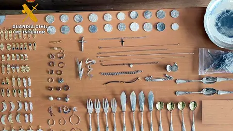 La Guardia Civil recupera casi 500 kilos de plata robados de una caja fuerte en Castro Urdiales El valor de lo recuperado ronda los 400.000 euros