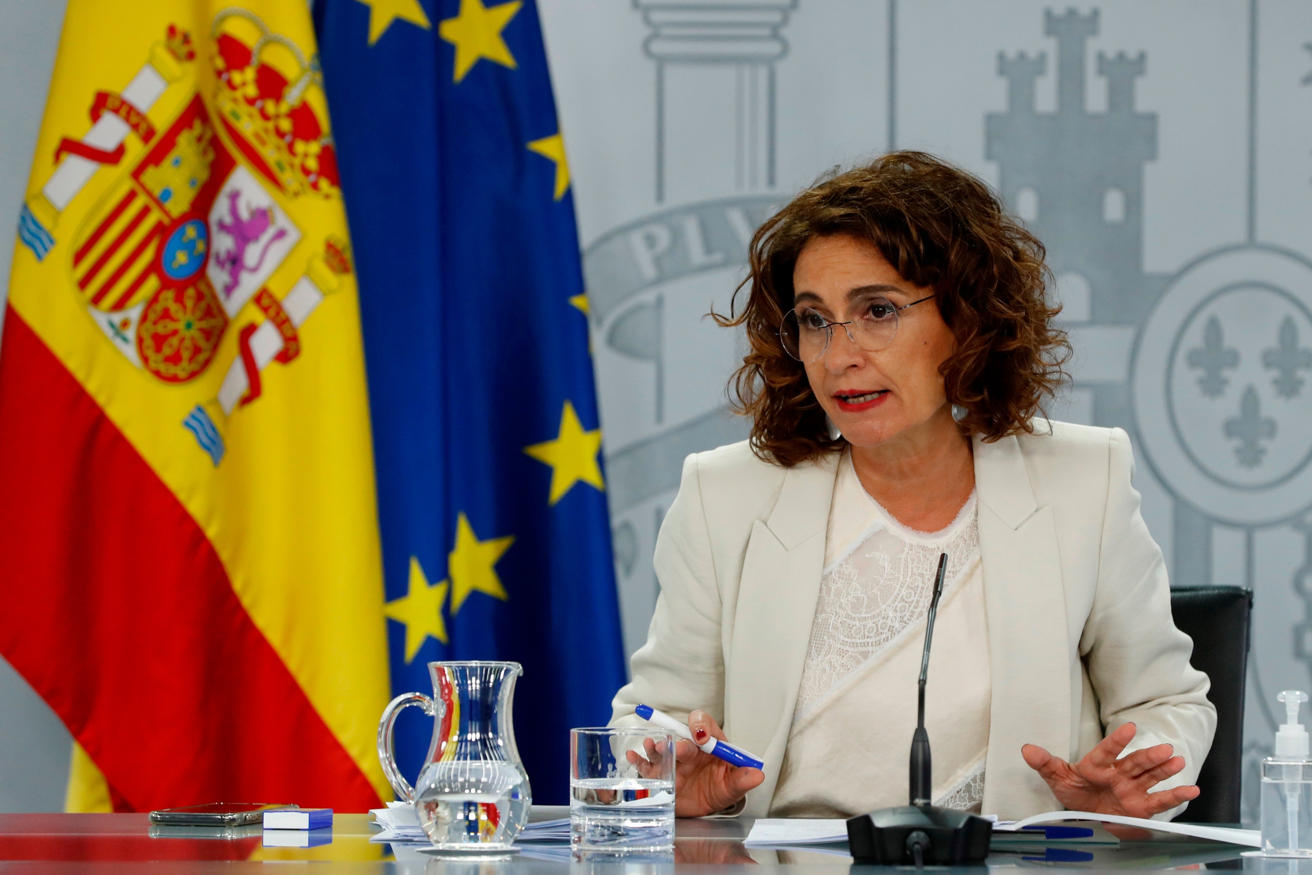 María Jesús Montero: "Cuando un miembro de la familia sea positivo, los convivientes tendrán baja laboral" María Jesús Montero: "Cuando un miembro de la familia sea positivo, los convivientes tendrán baja laboral"