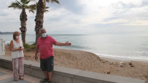 Susana Marqués, alcaldesa de Benicàssim visita la playa del Heliópolis. BENICÀSSIM