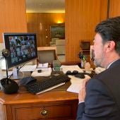Luis Barcala, alcalde de Alicante, en una sesión telemática