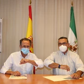 Instantes de la firma del convenio Instantes de la firma del convenio