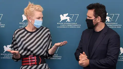 Cate Blanchett y Matt Dillon, miembros del jurado de Venecia 2020, posan en el photocall Cate Blanchett y Matt Dillon, miembros del jurado de Venecia 2020, posan en el photocall