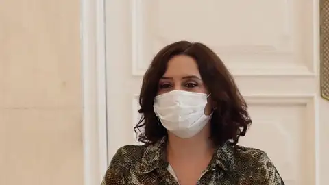 Ayuso anuncia que la Comunidad de Madrid limitará a 10 personas las reuniones y hará dos millones de test rápido Ayuso anuncia que la Comunidad de Madrid limitará a 10 personas las reuniones y hará dos millones de test rápidos
