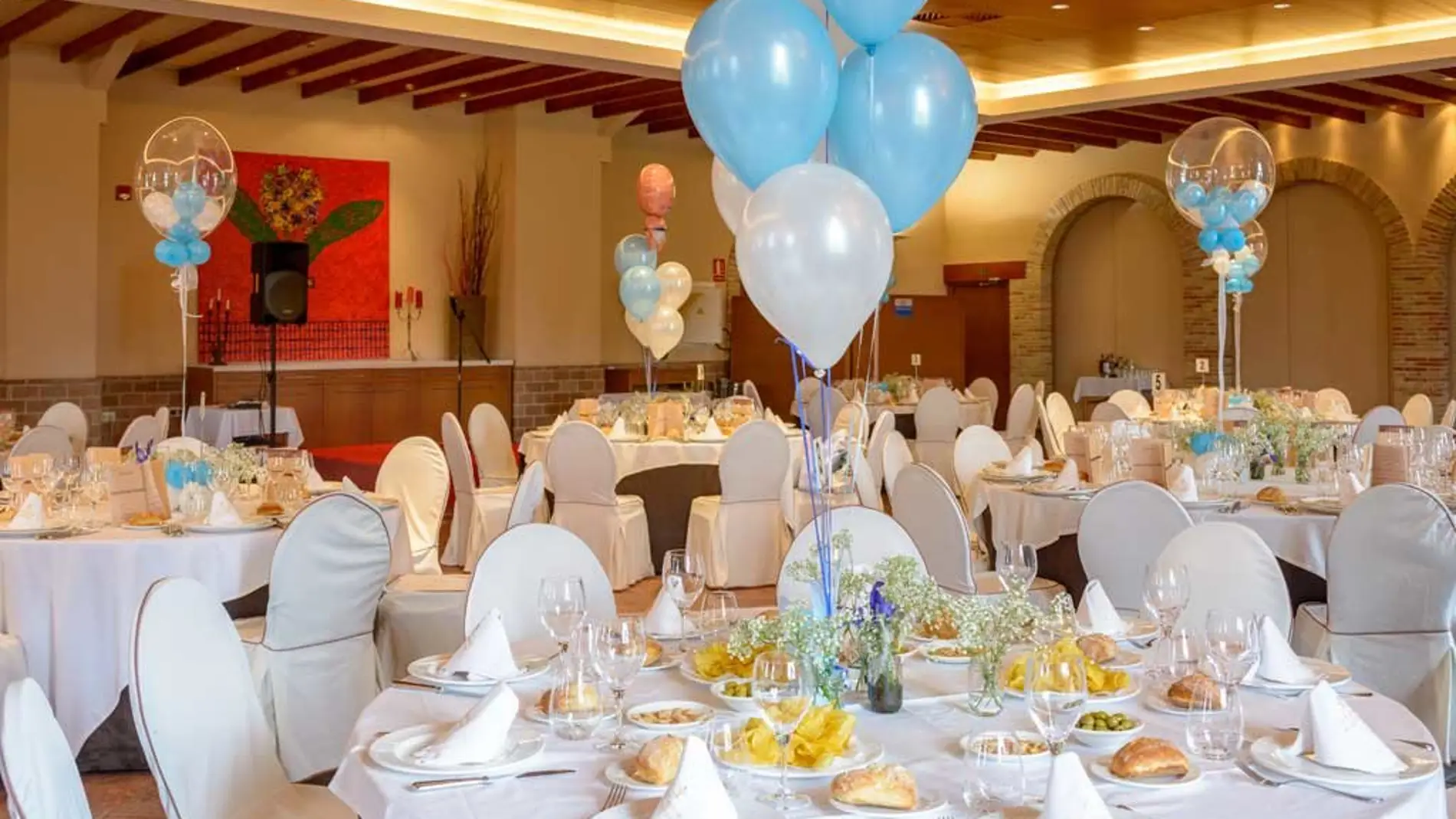 La hostelería prepara los banquetes de las primeras comuniones