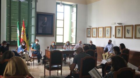 Reuni&oacute;n en el Sal&oacute;n Regio municipal