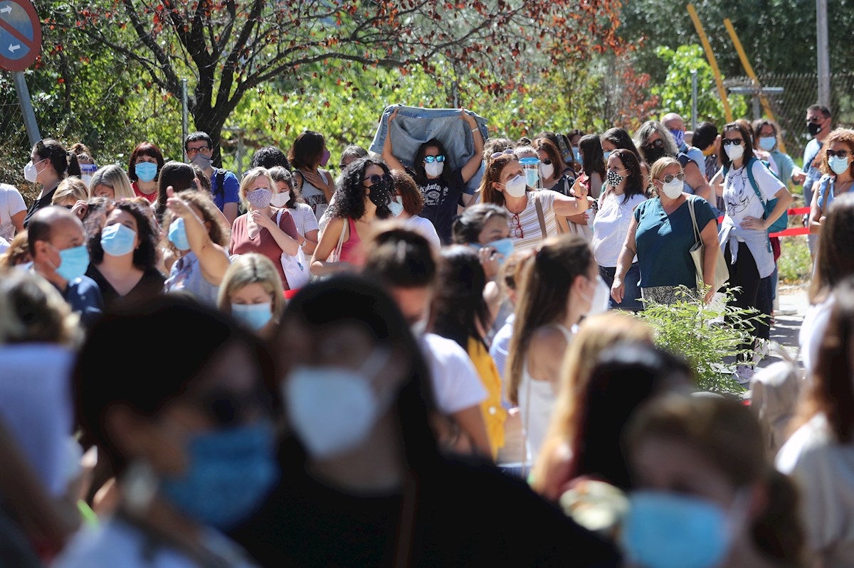 Madrid suspende los test serológicos a los docentes por la gran afluencia Madrid suspende los test serológicos a los docentes por la gran afluencia
