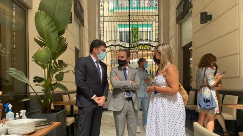 Los responsables municipales visitan el hotel Am&eacute;rigo