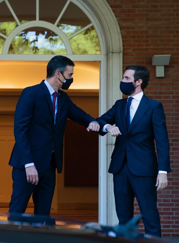 La prensa subraya el inminente pacto entre PP y PSOE para renovar las instituciones La prensa subraya el inminente pacto entre PP y PSOE para renovar las instituciones