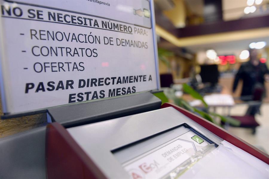 El paro sube en agosto en la Comunitat en 5.694 personas, un 1,31 % más El paro sube en agosto en la Comunitat en 5.694 personas, un 1,31 % más