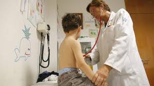 Quique Bassat, pediatra: "Los niños contribuyen relativamente poco a la transmisión del virus" Quique Bassat, pediatra: "Los niños contribuyen relativamente poco a la transmisión del virus"