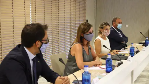 La presidenta del Govern, Francina Armengol; la ministra de Trabajo, Yolanda Díaz, y el presidente de Exceltur, Gabriel Escarrer. La presidenta del Govern, Francina Armengol; la ministra de Trabajo, Yolanda Díaz, y el presidente de Exceltur, Gabriel Escarrer.