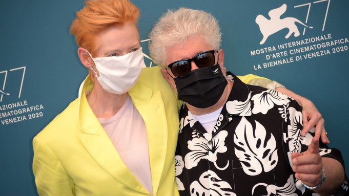 Pedro Almodóvar: "Venecia es un buen lugar para gritar "auxilio" y que no se cierren las salas de cine" Pedro Almodóvar: "Venecia es un buen lugar para gritar "auxilio" y que no se cierren las salas de cine"