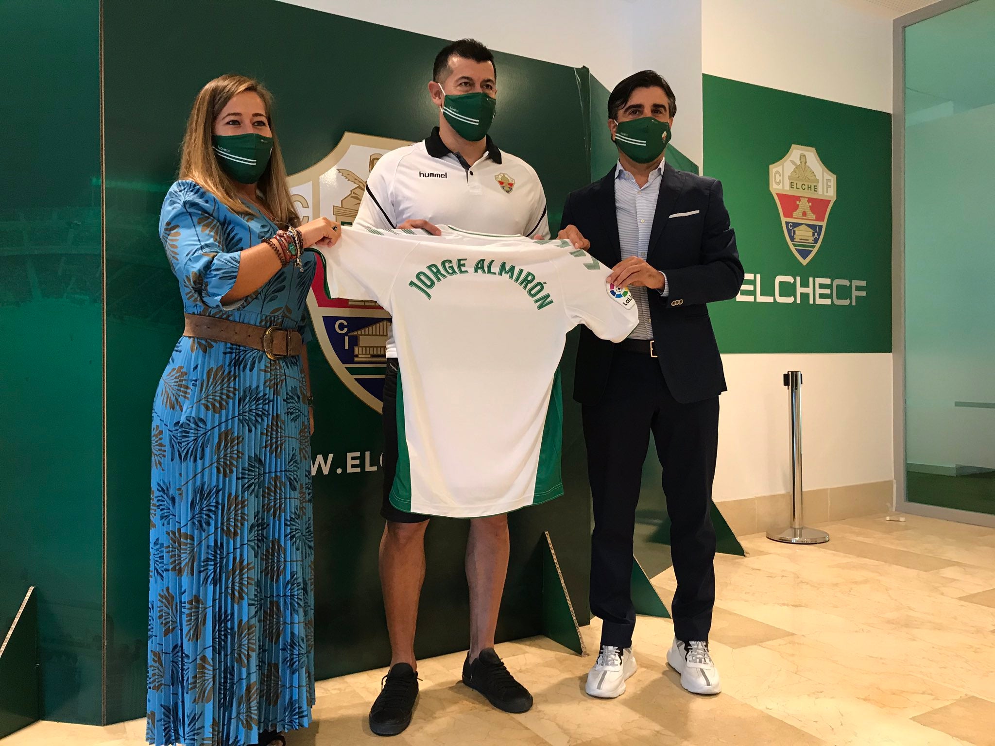 Almirón no podrá dirigir el sábado al Elche y Jesús Muñoz estará en el banquillo Almirón no podrá dirigir el sábado al Elche y Jesús Muñoz estará en el banquillo
