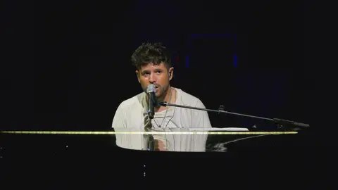 Pablo López durante su concierto en el festival Starlite de Marbella Pablo López durante su concierto en el festival Starlite de Marbella