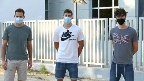 Los jugadores del HLA Alicante tras pasar las pruebas médicas. Los jugadores del HLA Alicante tras pasar las pruebas médicas.
