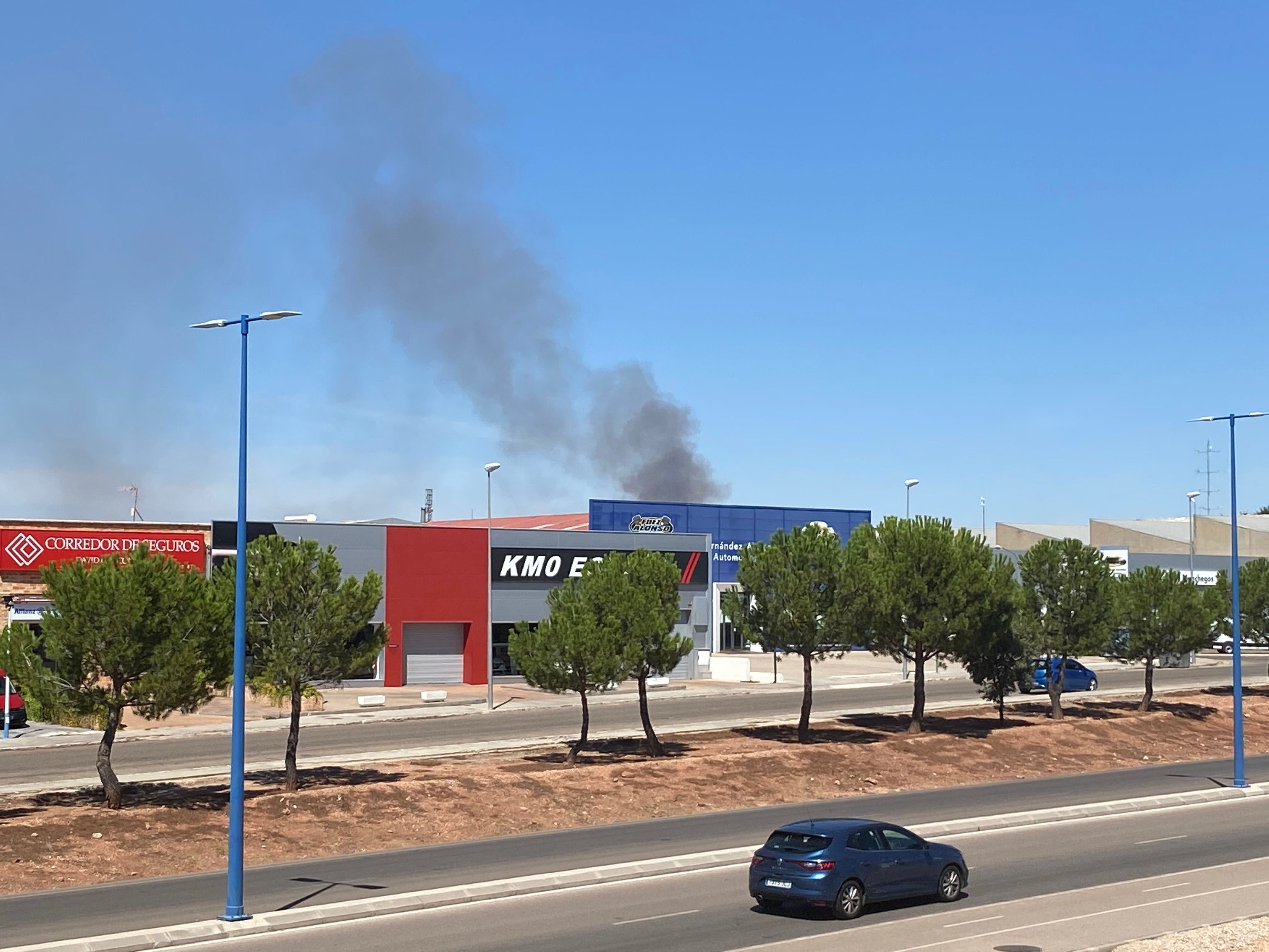 Incendio en la planta de residuos sólidos urbanos en la carretera de Alcázar a Quero Incendio en la planta de residuos sólidos urbanos en la carretera de Alcázar a Quero