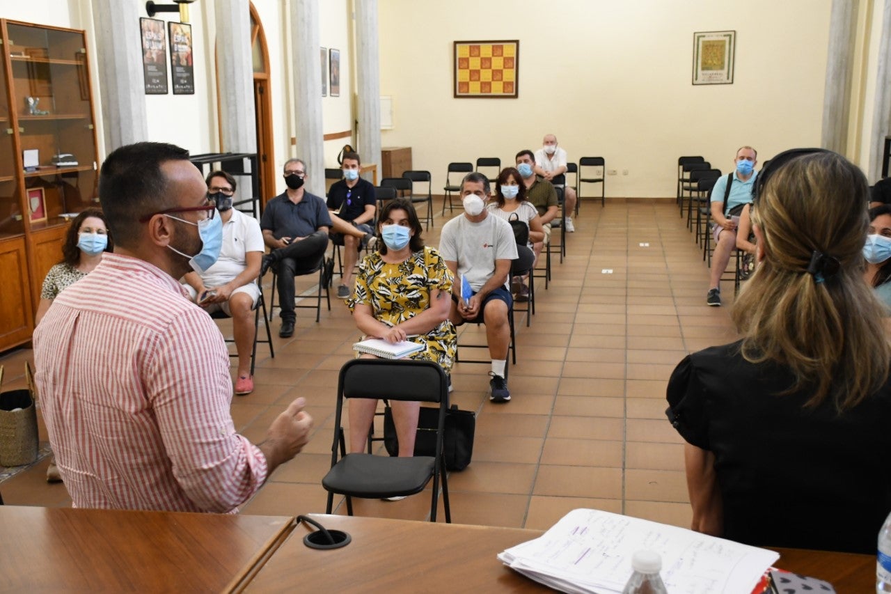 Vila-real preveu augmentar els conserges en els col-legis per asegurar els protocols de prevenció Vila-real preveu augmentar els conserges en els col-legis per asegurar els protocols de prevenció