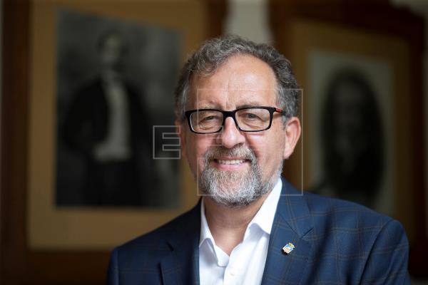 Martí pide a los ciudadanos "restringir al máximo" su vida social para frenar el coronavirus Martí pide a los ciudadanos "restringir al máximo" su vida social para frenar el coronavirus