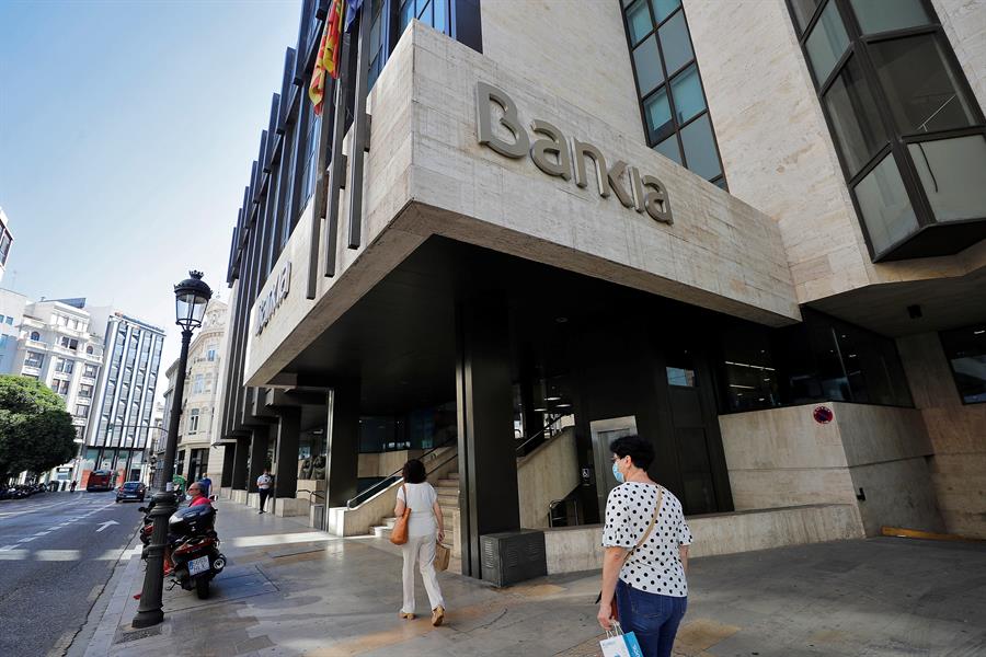 Bonig insta a Puig a defender València como sede para la entidad que surja de la fusión entre CaixaBank y Bankia Bonig insta a Puig a defender València como sede para la entidad que surja de la fusión entre CaixaBank y Bankia