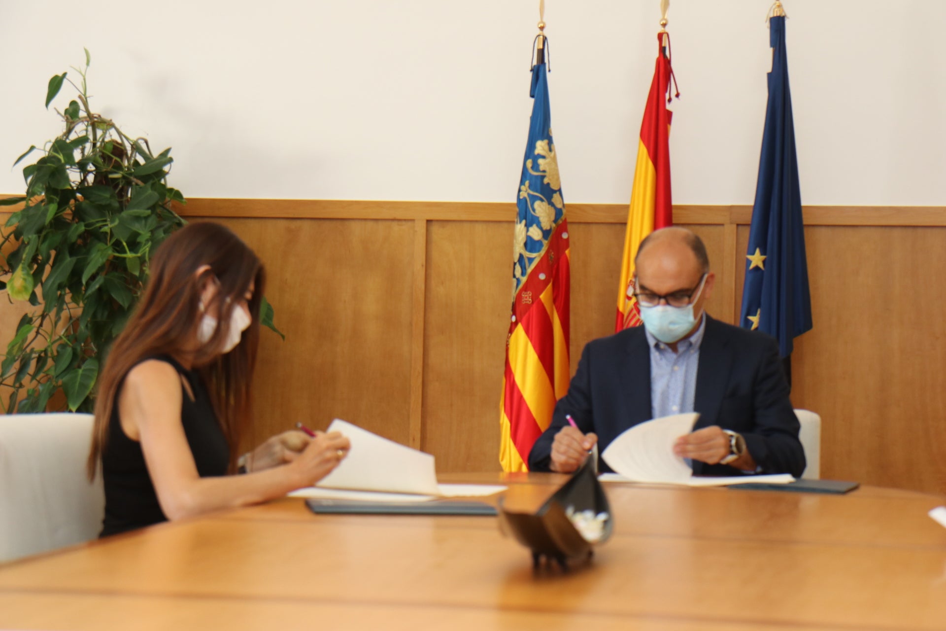 La Universidad de Alicante y la Generalitat se alían para estudiar el uso de las tecnologías como motor de inclusión social La Universidad de Alicante y la Generalitat se alían para estudiar el uso de las tecnologías como motor de inclusión social