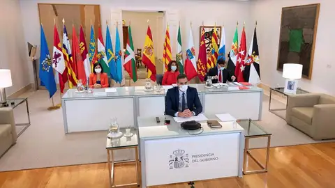 Pedro Sánchez ante la reunión con los jefes de las comunidades autónomas Pedro Sánchez ante la reunión con los jefes de las comunidades autónomas