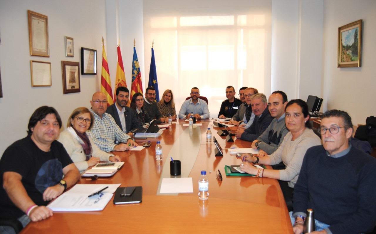 La comissió Informativa de convivència amb les penyes avala la suspensió dels casals La comissió Informativa de convivència amb les penyes avala la suspensió dels casals