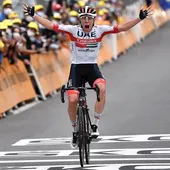 Pogacar gana la 9º etapa del Tour de Francia y Roglic se viste de amarillo Pogacar gana la 9º etapa del Tour de Francia y Roglic se viste de amarillo