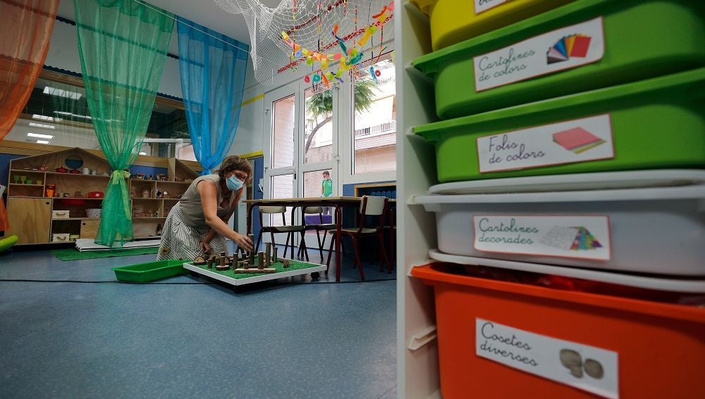 Vila-real reforça el servei de neteja en els col-legis per major seguretat front al virus Vila-real reforça el servei de neteja en els col-legis per major seguretat front al virus