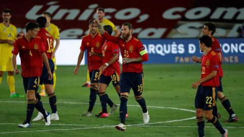 El capit&aacute;n de la selecci&oacute;n espa&ntilde;ola, Sergio Ramos, celebra el primer gol conseguido ante Ucrania