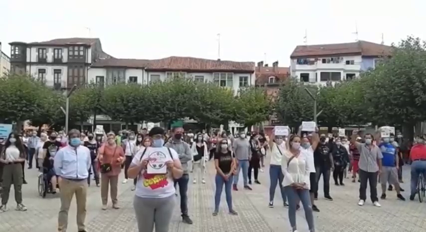 Ismael Diego, concejal de Santoña: "Hay padres que no hubieran llevado a sus hijos al colegio pero no les quedaba otra por motivos laborales" Ismael Diego, concejal de Santoña: "Hay padres que no hubieran llevado a sus hijos al colegio pero no les quedaba otra por motivos laborales"
