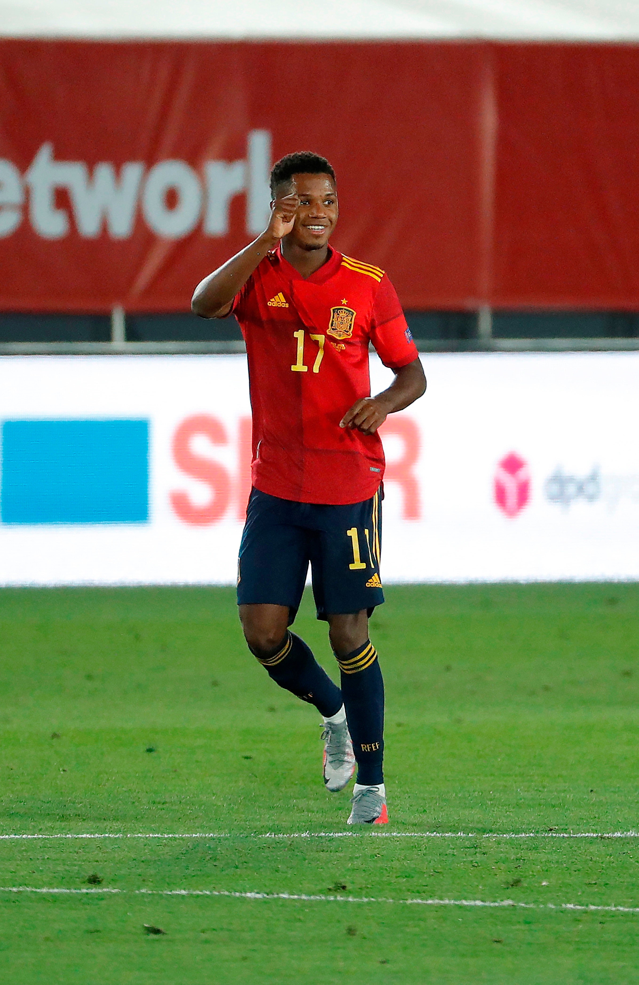 Ansu Fati tendrá dorsal profesional y 400 millones de cláusula de rescisión Ansu Fati tendrá dorsal profesional y 400 millones de cláusula de rescisión