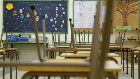 Aula vacía de un colegio público