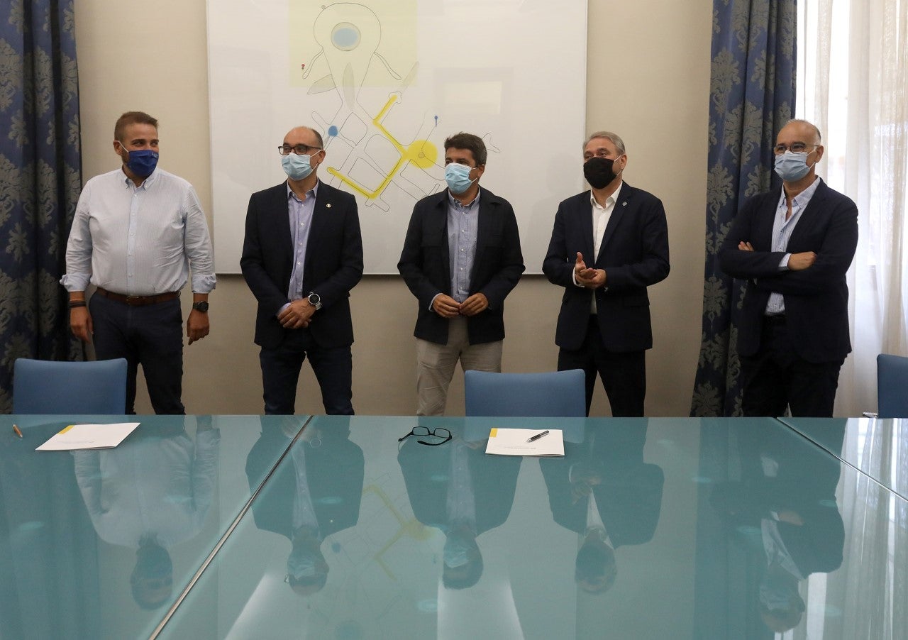 La UMH, UA y Diputación de Alicante suman fuerzas para impulsar la inteligencia digital aplicada al desarrollo económico de la provincia La UMH, UA y Diputación de Alicante suman fuerzas para impulsar la inteligencia digital aplicada al desarrollo económico de la provincia