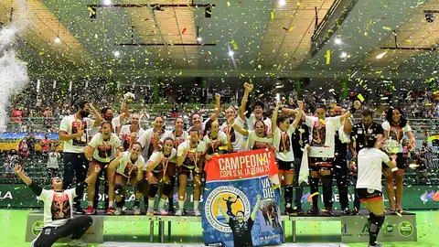 Campeonas Copa Reina BM Rincón Fertilidad Costa del Sol Copa SM la Reina 2020 en Alhaurín
