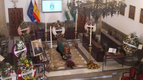 Capilla ardiente en el Ayuntamiento de Rota