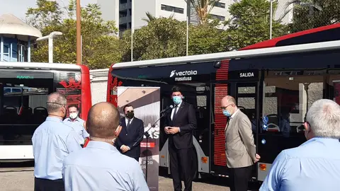 Luis Barcala en las cocheras de Masatusa Luis Barcala en las cocheras de Masatusa