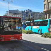 Dos autobuses circulan por A Coruña