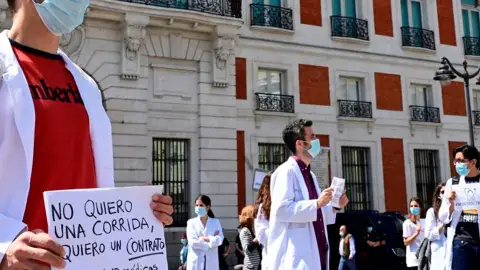 A3 Noticias 1 (07-09-20) Los médicos de Madrid anuncian una huelga si Isabel Díaz Ayuso no les cita en 48 horas A3 Noticias 1 (07-09-20) Los médicos de Madrid anuncian una huelga si Isabel Díaz Ayuso no les cita en 48 horas