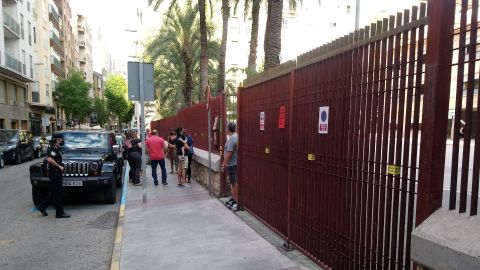 Control a la entrada del CEIP Ferrandez Cruz