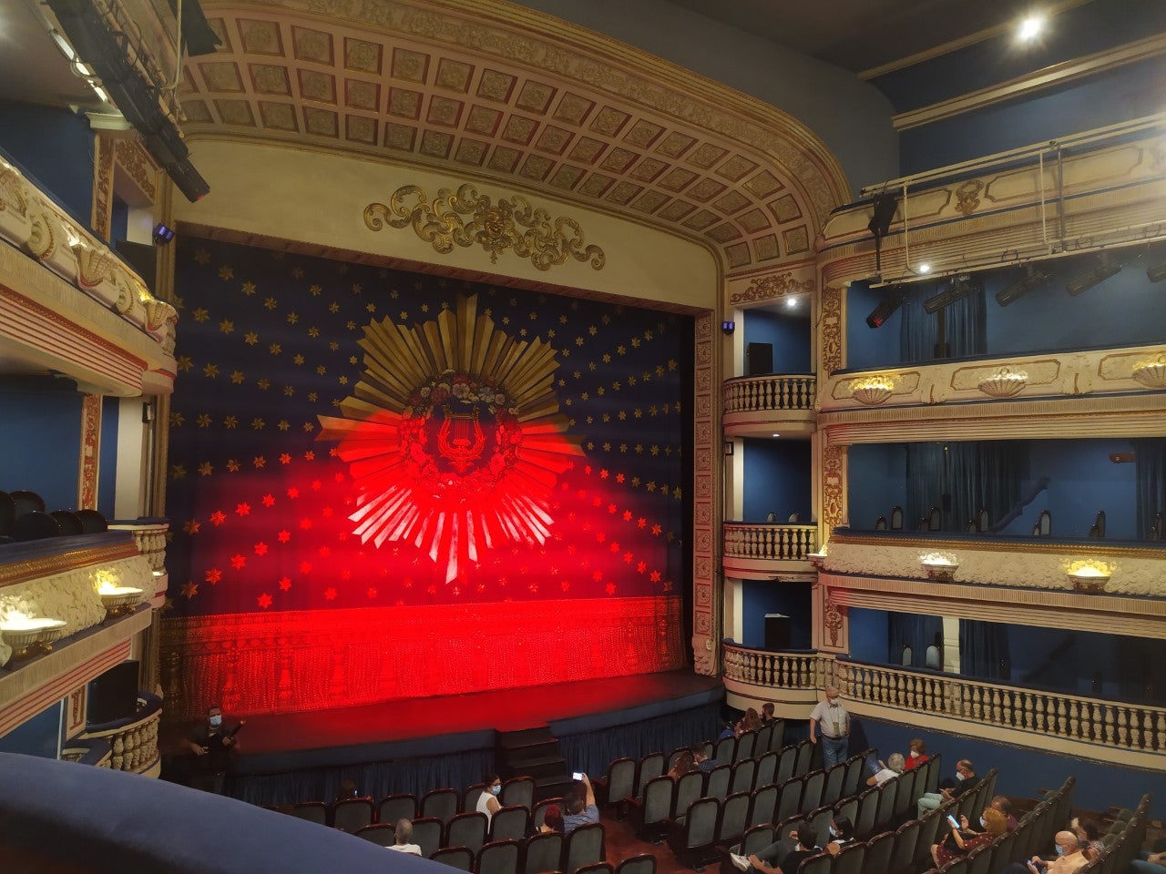El Teatro Principal de Alicante levanta el telón con medidas de seguridad sanitaria El Teatro Principal de Alicante levanta el telón con medidas de seguridad sanitaria
