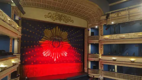 Vista del Teatro Principal minutos antes de la representación de este domingo Vista del Teatro Principal minutos antes de la representación de este domingo